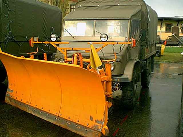 unimog_plow.jpg