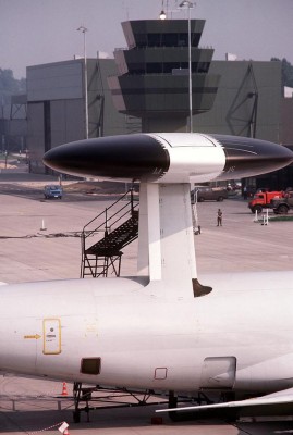 AWACS und Unimog.JPG