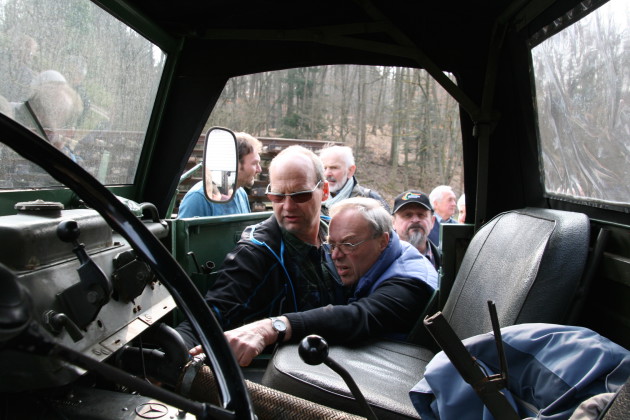 Rudi Schmitt (rechts) will es genau wissen!