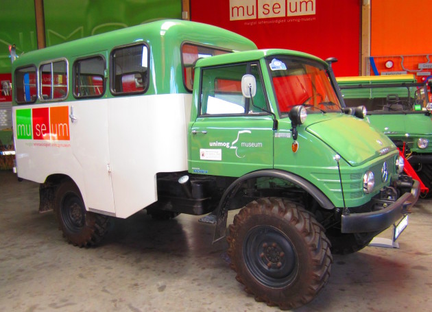 U 416 mit Bus-Sonderaufbau, Baujahr 1965, 80 PS, restauriert 2008,  im Einsatz beim Unimog-Museum. Früherer Einsatz zum Personentransport zur Skistation Bleckenau (Nähe Neuschwanstein)